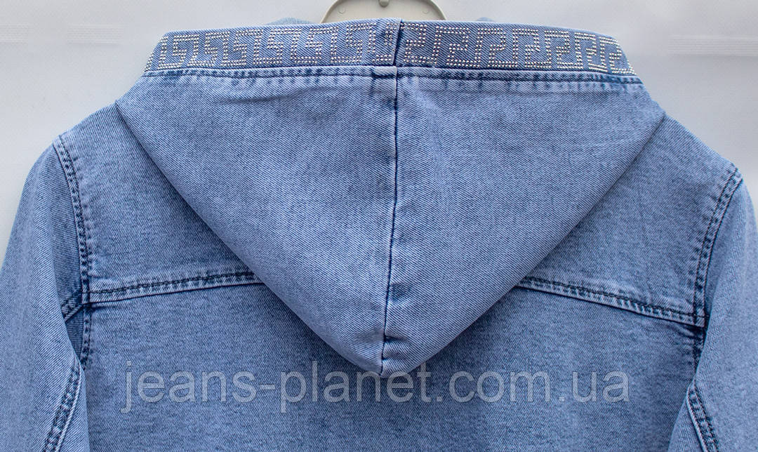 Модна жіноча джинсова куртка з капюшоном на блискавці великі розміри — изображение 6